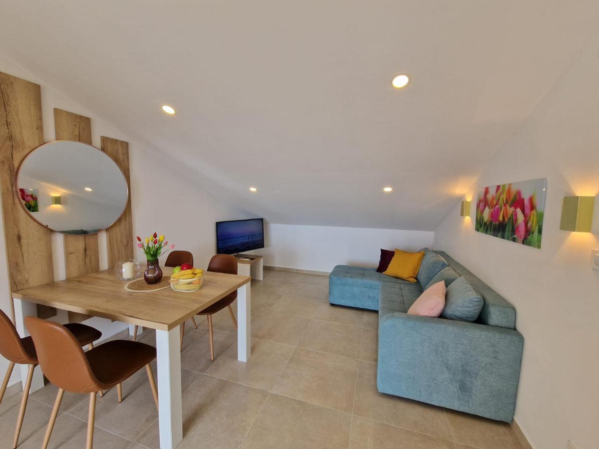 Haus Mit Meerblick Lopar Kültér fotó